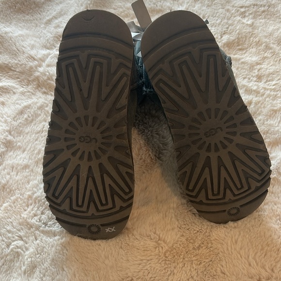 UGG Bailey Bow Boots - Picture 4 of 4